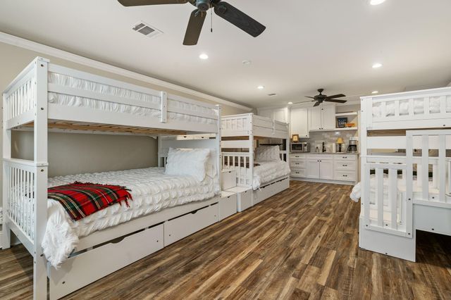 16422 Hunters Trail, Montgomery, TX 77356