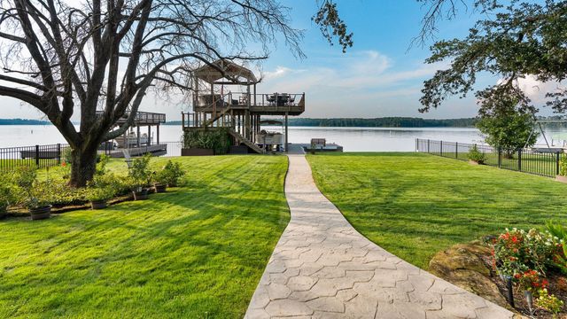 16422 Hunters Trail, Montgomery, TX 77356