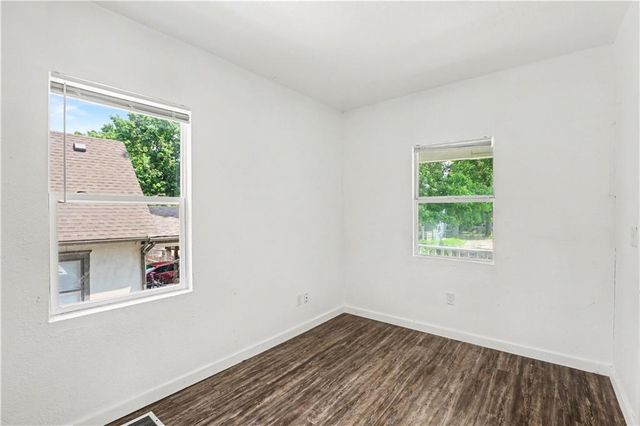 2524 Kensington Avenue, Kansas City, MO 64127