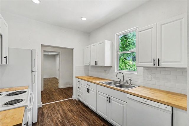 2524 Kensington Avenue, Kansas City, MO 64127