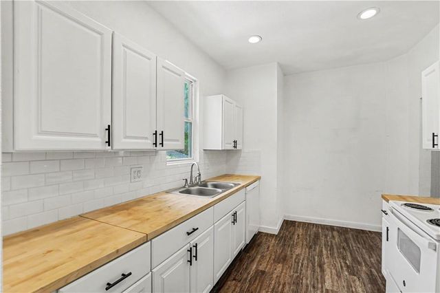 2524 Kensington Avenue, Kansas City, MO 64127