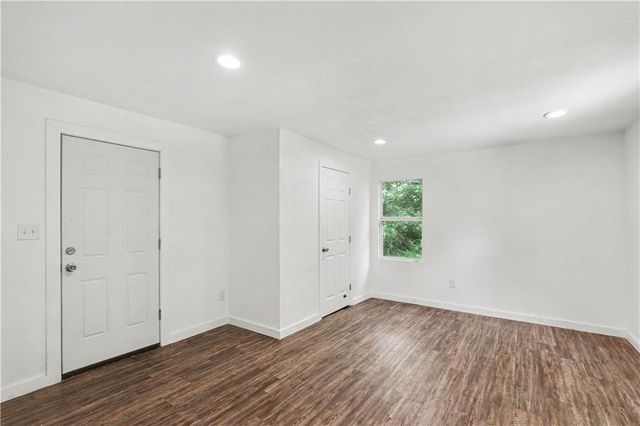 2524 Kensington Avenue, Kansas City, MO 64127
