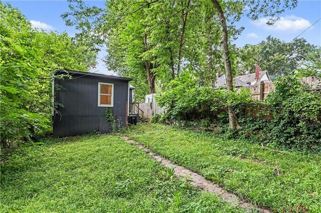2524 Kensington Avenue, Kansas City, MO 64127