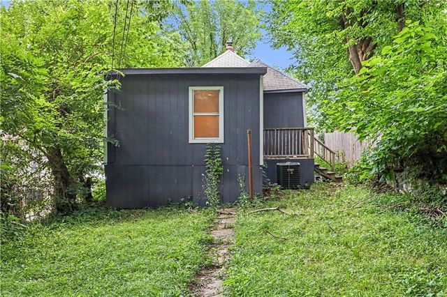 2524 Kensington Avenue, Kansas City, MO 64127