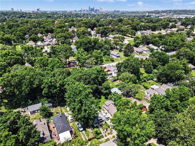 2524 Kensington Avenue, Kansas City, MO 64127