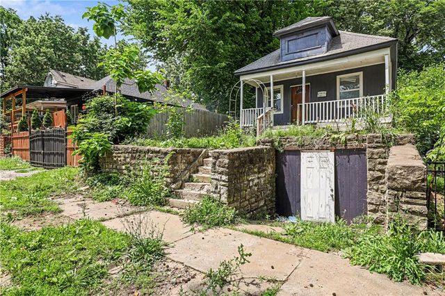 2524 Kensington Avenue, Kansas City, MO 64127