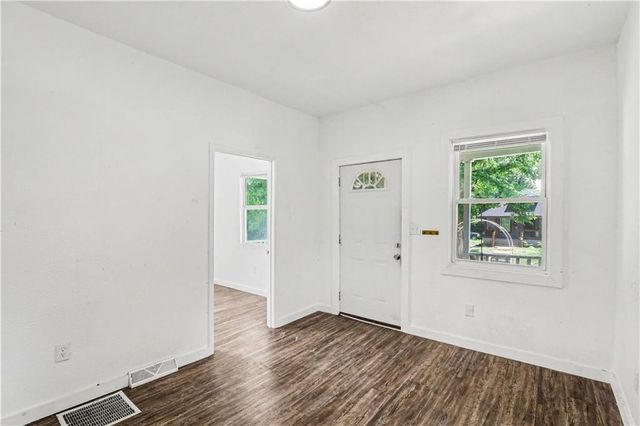 2524 Kensington Avenue, Kansas City, MO 64127