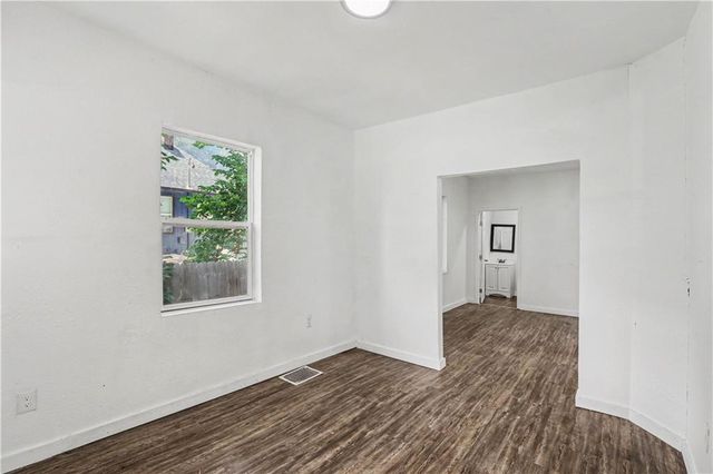 2524 Kensington Avenue, Kansas City, MO 64127