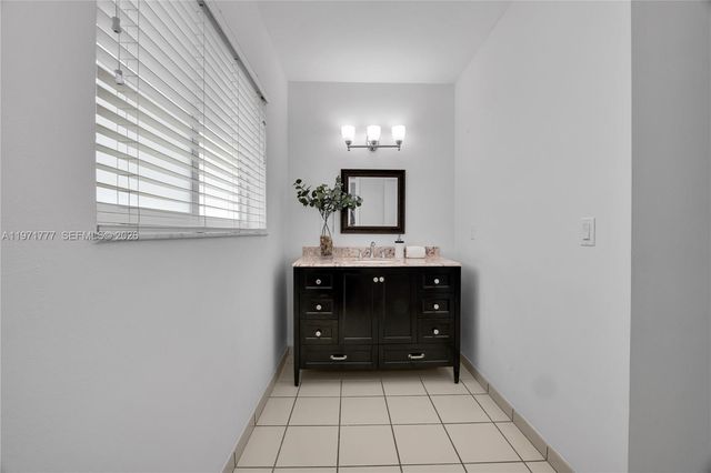 5680 SW 86th St, Miami, FL 33143