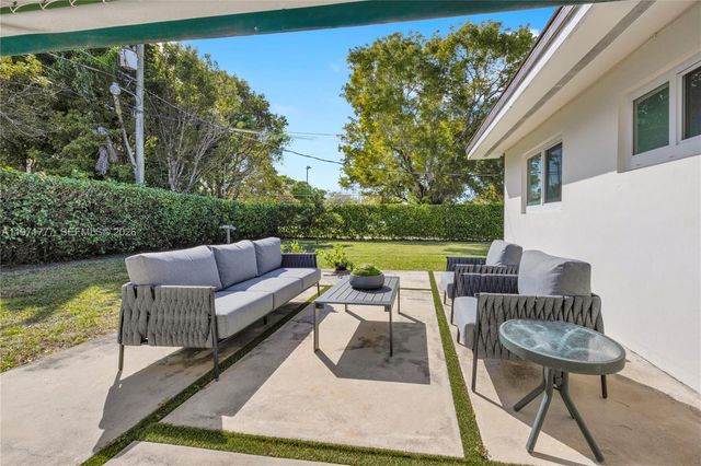 5680 SW 86th St, Miami, FL 33143