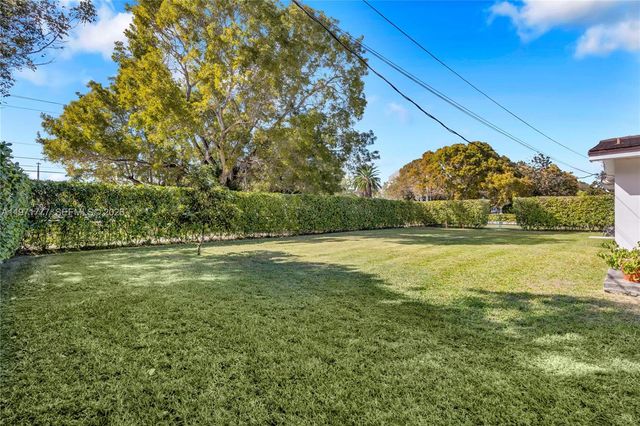 5680 SW 86th St, Miami, FL 33143