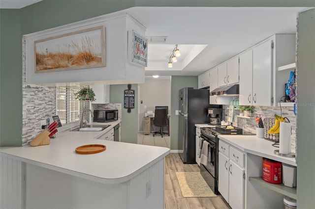 6101 COUNTY LINE ROAD, Spring Hill, FL 34606