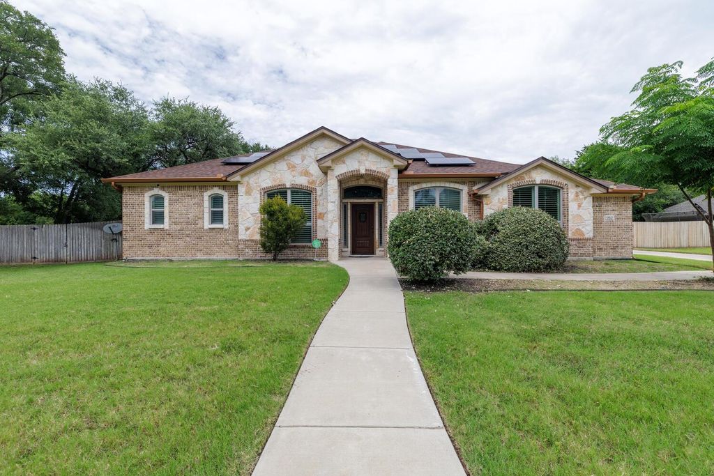 910 Ridgeoak DR, Belton, TX 76513