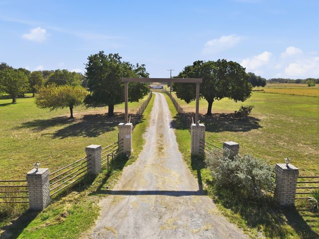 5071 Fm 1810, Chico, TX 76431