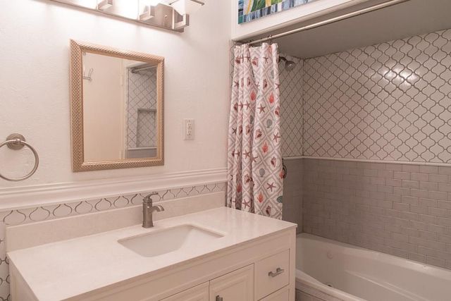 9010 Linkmeadow Lane, Houston, TX 77025