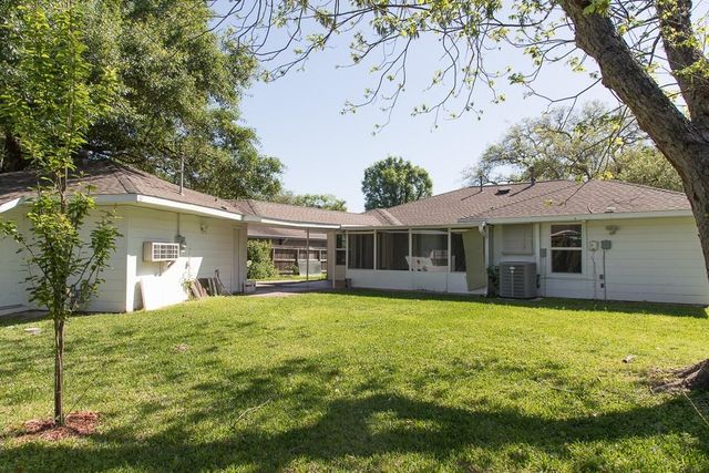 9010 Linkmeadow Lane, Houston, TX 77025