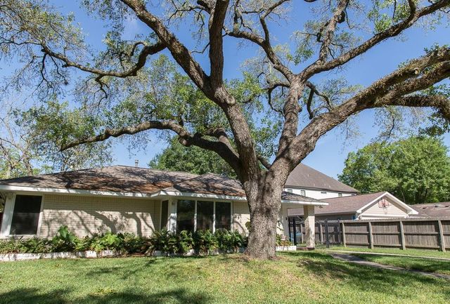 9010 Linkmeadow Lane, Houston, TX 77025