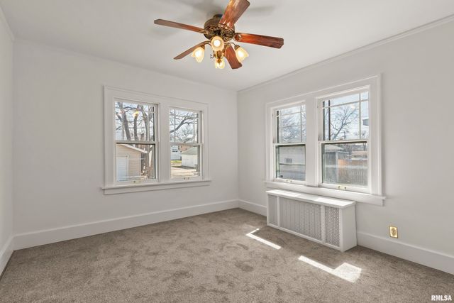 1210 N ELMWOOD Avenue, Peoria, IL 61606