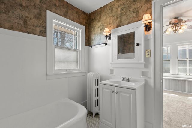 1210 N ELMWOOD Avenue, Peoria, IL 61606