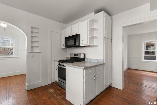 1210 N ELMWOOD Avenue, Peoria, IL 61606