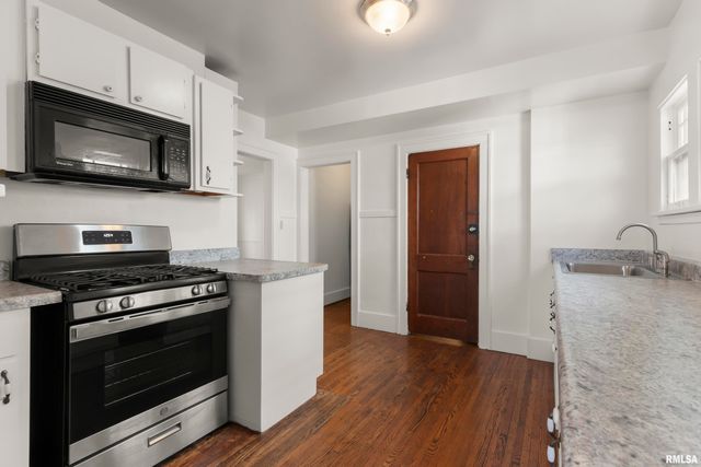 1210 N ELMWOOD Avenue, Peoria, IL 61606