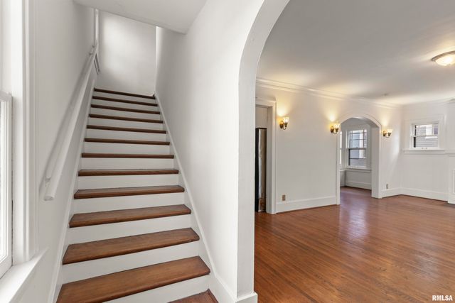 1210 N ELMWOOD Avenue, Peoria, IL 61606