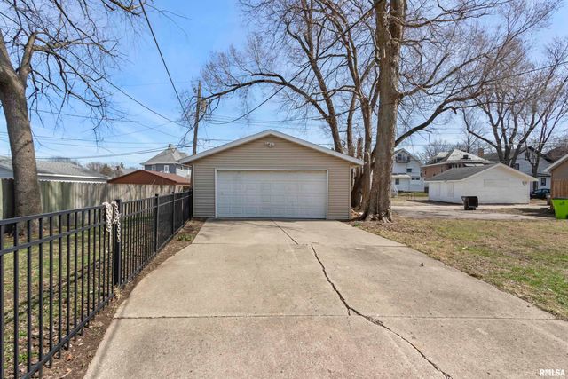 1210 N ELMWOOD Avenue, Peoria, IL 61606