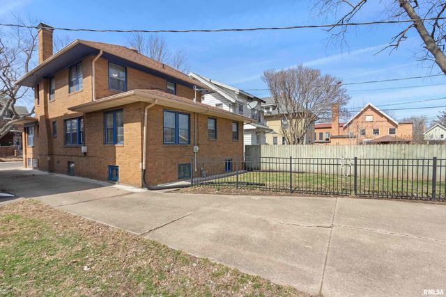 1210 N ELMWOOD Avenue, Peoria, IL 61606