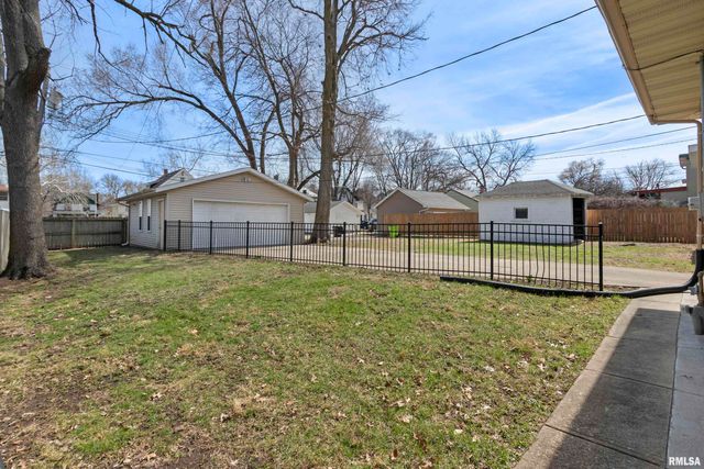 1210 N ELMWOOD Avenue, Peoria, IL 61606