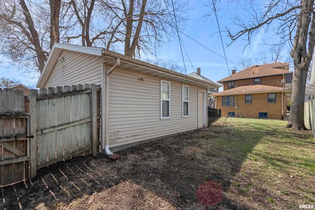 1210 N ELMWOOD Avenue, Peoria, IL 61606