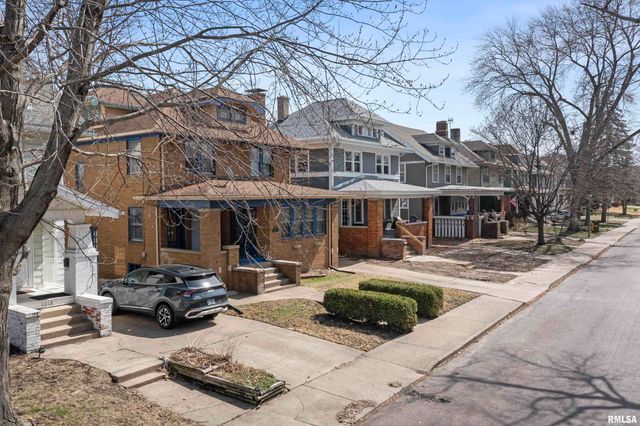 1210 N ELMWOOD Avenue, Peoria, IL 61606