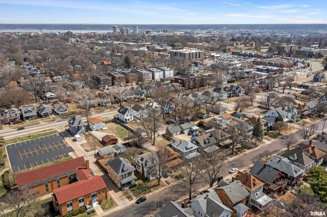 1210 N ELMWOOD Avenue, Peoria, IL 61606