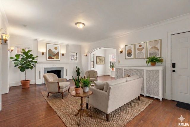 1210 N ELMWOOD Avenue, Peoria, IL 61606