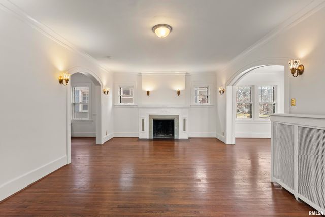 1210 N ELMWOOD Avenue, Peoria, IL 61606