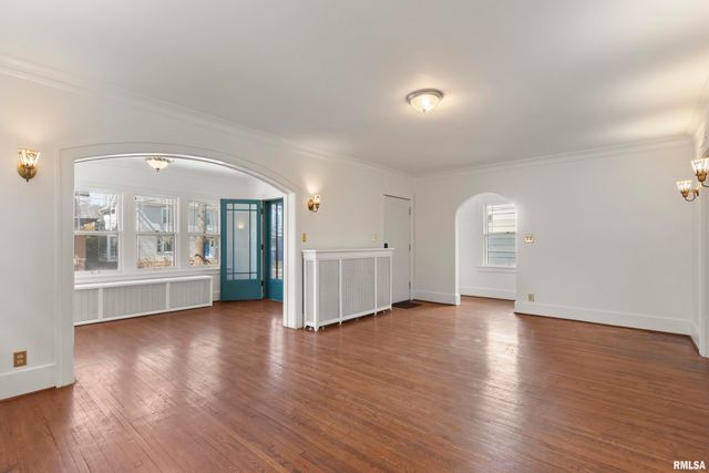 1210 N ELMWOOD Avenue, Peoria, IL 61606