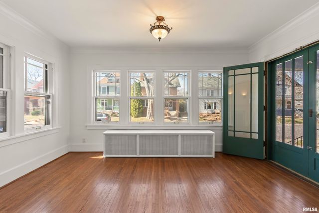 1210 N ELMWOOD Avenue, Peoria, IL 61606