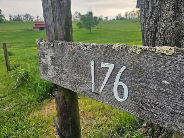 176 Ashmore Rd, Buffalo Twp, PA 15301