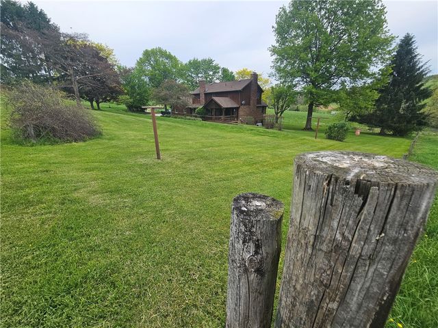 176 Ashmore Rd, Buffalo Twp, PA 15301