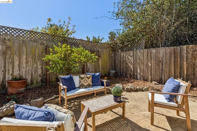 1339 Mariposa St, Richmond, CA 94804