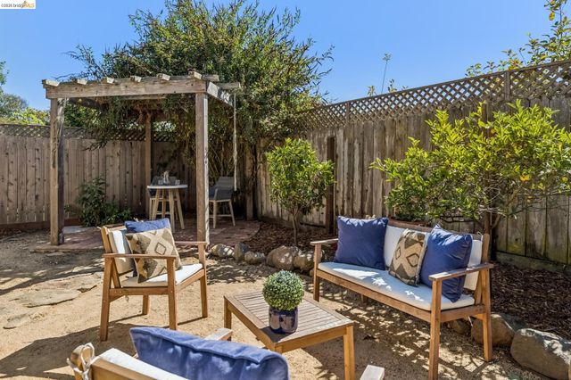 1339 Mariposa St, Richmond, CA 94804