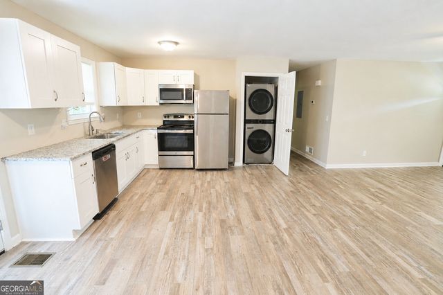 3442 Clarks Bridge Road, Gainesville, GA 30506