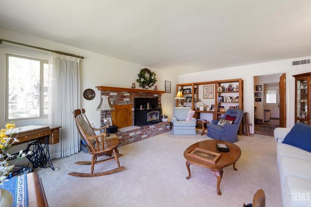 616 Magnolia Avenue, Bakersfield, CA 93305