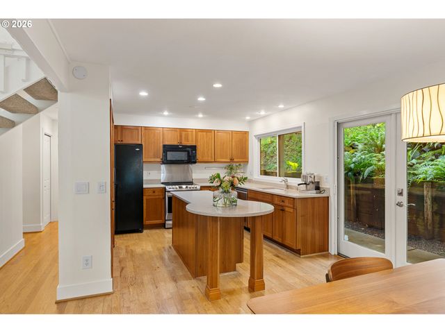1858 SOUTHSHORE Blvd, Lake Oswego, OR 97034