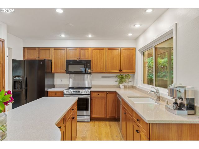 1858 SOUTHSHORE Blvd, Lake Oswego, OR 97034