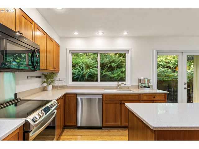 1858 SOUTHSHORE Blvd, Lake Oswego, OR 97034
