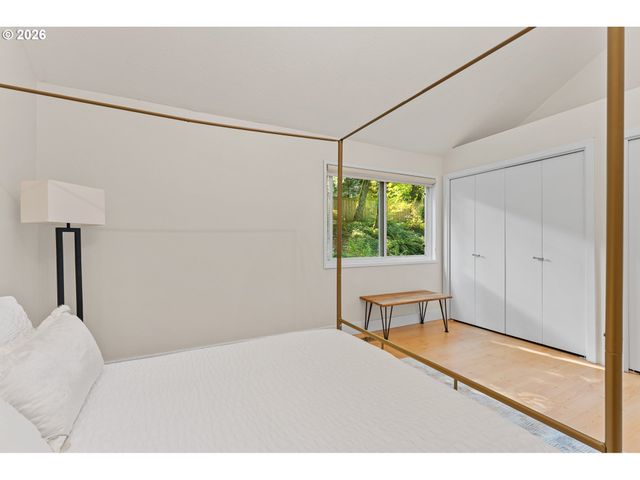 1858 SOUTHSHORE Blvd, Lake Oswego, OR 97034