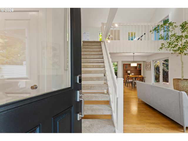 1858 SOUTHSHORE Blvd, Lake Oswego, OR 97034