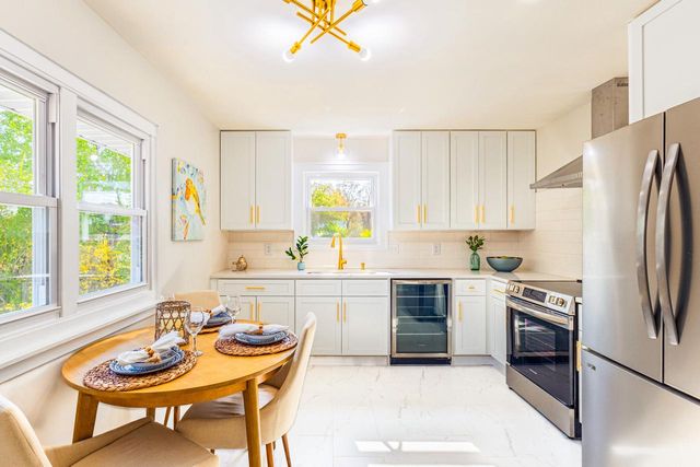 5510 S 43rd STREET, Greenfield, WI 53220