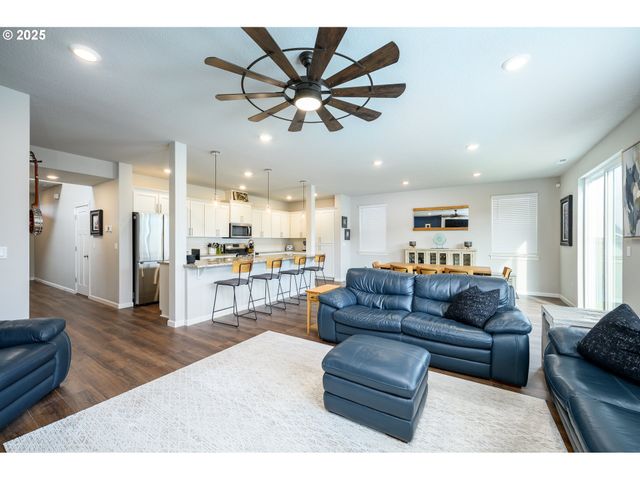 2690 Nw MEADOWS Dr, Mc Minnville, OR 97128