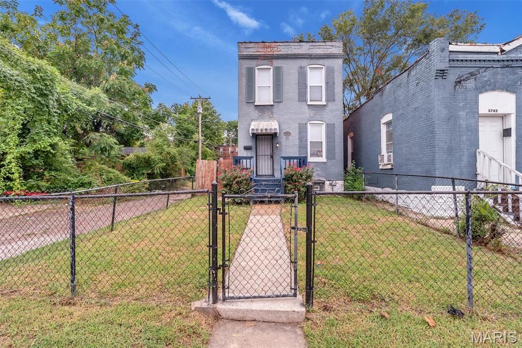 3745 Pennsylvania Avenue, St Louis, MO 63118